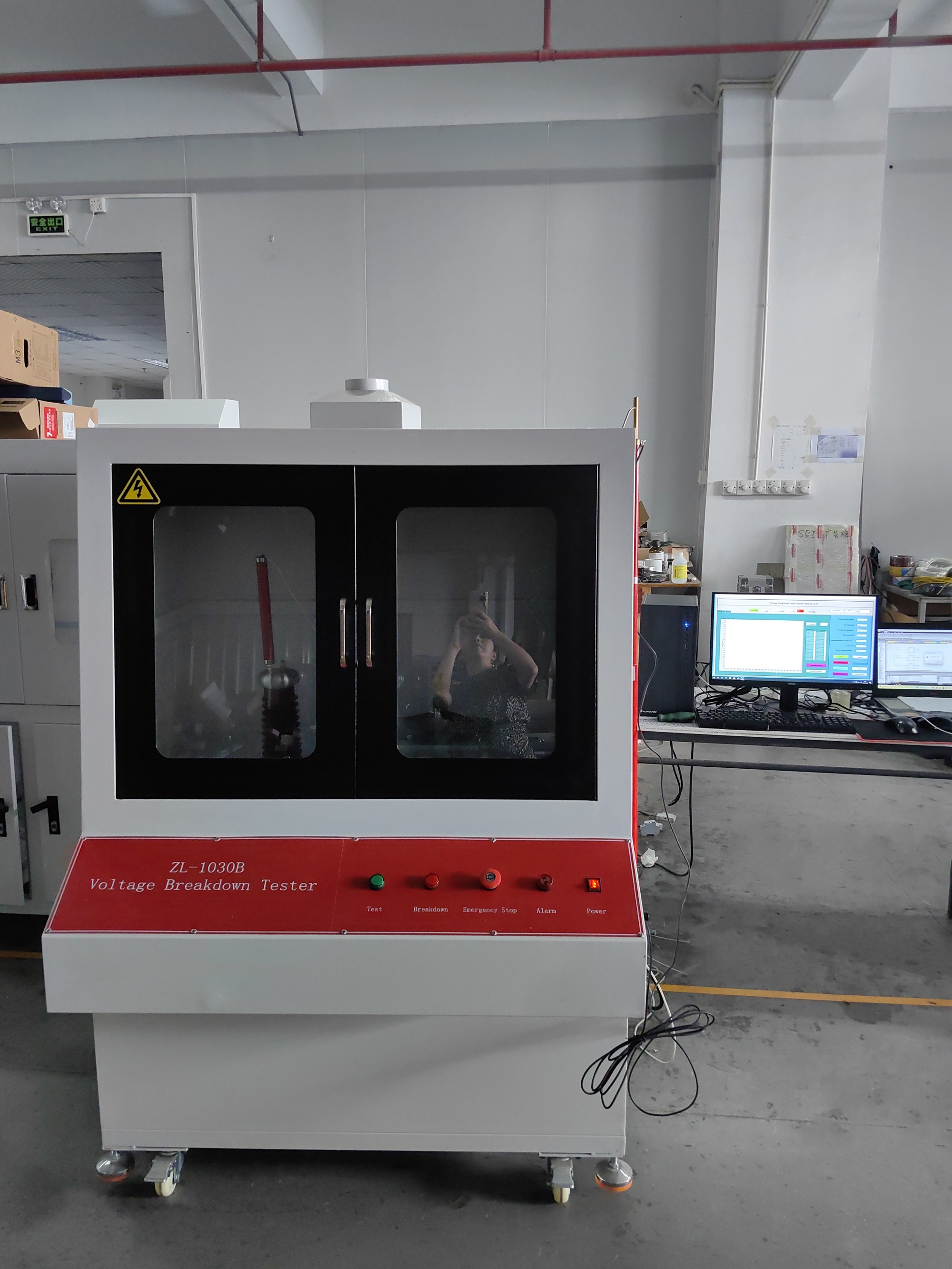 ASTM D149 IEC 60243 Voltage Breakdown Tester Machine Insulation Material Breakdown Voltage Testing Equipment