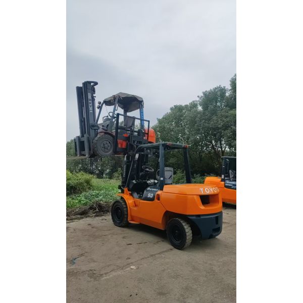 Toyota 50 Used Diesel Forklift 5 Ton Loading Capacity 1800mm Fork Length