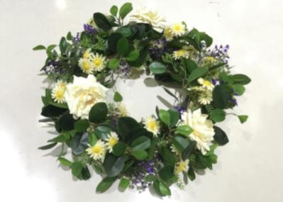 55cm White Rose Artificial Wreath With Daisy Green Leaves