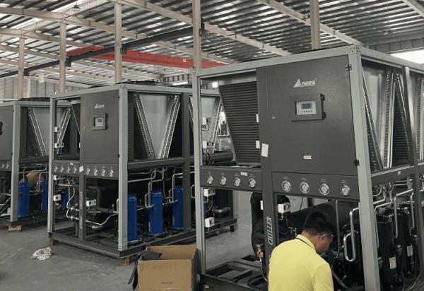 Chiller industriel à eau refroidi à l'air de haute qualité 40HP pour machine à emballer 40TR Chiller industriel à processus refroidi à l'eau
