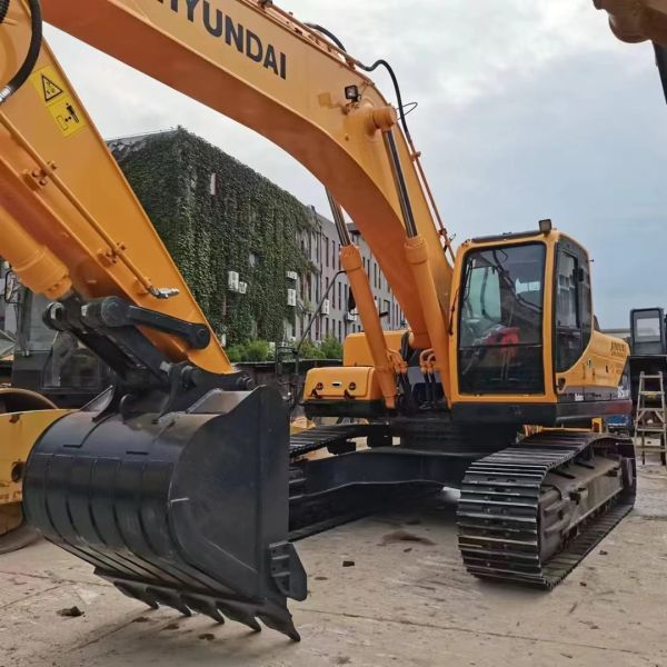 Подержанный экскаватор Hyundai 305lc-9T в хорошем состоянии