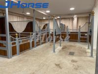 O estábulo equino galvanizado de madeira do cavalo da porta de balanço almofada 3.5m 3.6m ISO9001