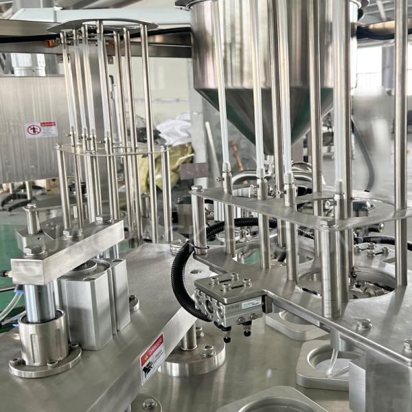 Máquina de vedação de enchimento rápido de copos 1800-2000 xícaras/h para iogurte, suco de água, creme, molho de mel, etc.