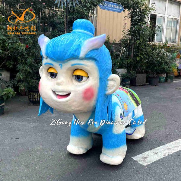 ジュラシック・パークと遊び場向けの恐竜型乗用スクーター