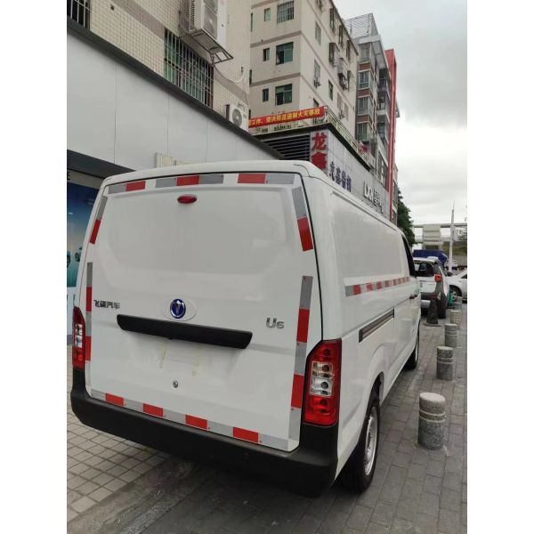 Mini camión eléctrico con suspensión trasera Macpherson y volante multifunción