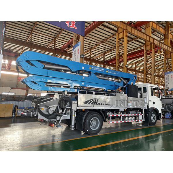 Camión de la bomba concreta de HOWO 4X2 Euro3 los 46m los 37m los 42m los 45m