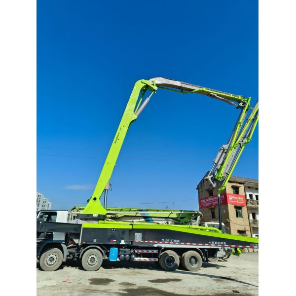 Vibrating Amplitude 2.6mm Used Mercedes-Benz Truck for Zoomlion prime s Concrete Pump