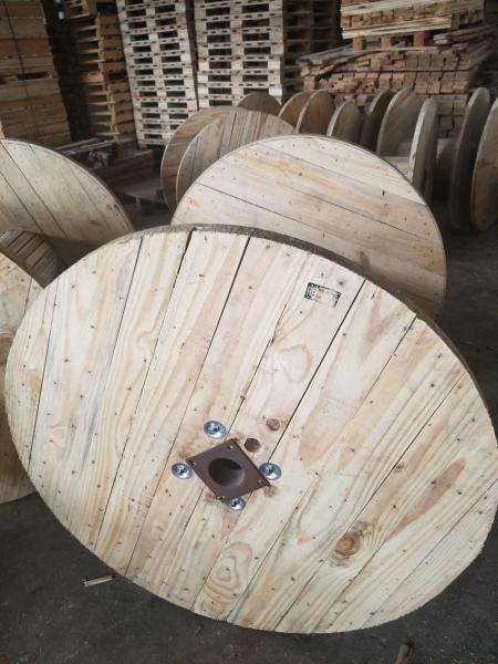 Solid Wooden Cable Drum ISO9001 Giant Wooden Cable Reel 4 Way