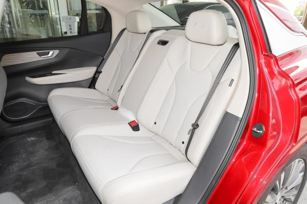 Experience Pure Electric Driving with E-QM5 431km Joy Edition Electric Car FWD 190HP 54kWh Battery and 30-Minute Charge