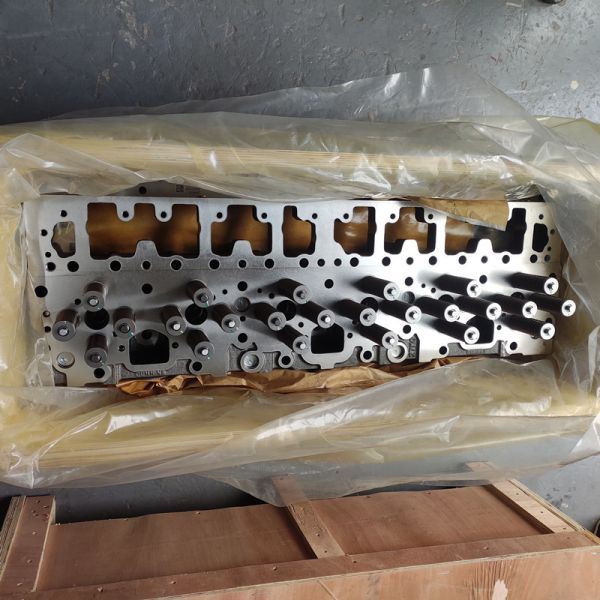 CCEC ISM11 Cummins Diesel Engine Cylinder Head Construction 2864016