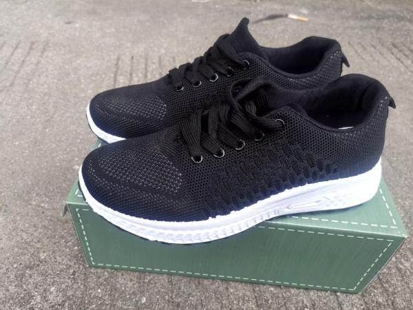 Ladies flyknit sport shoes