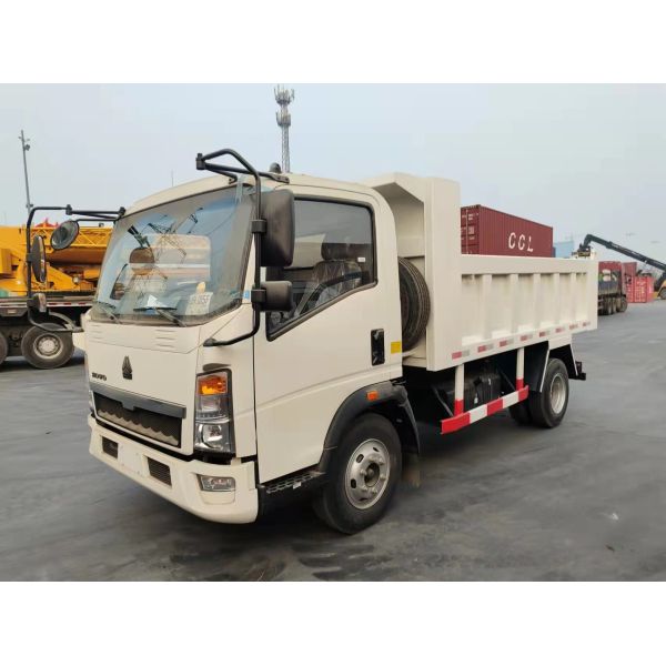 4x2 Sinotruk Howo Light Dump Truck 116HP 6 Tire Logistics Transportation