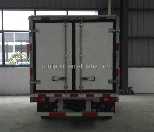 Mini Dongfeng 60hp 4x2 Refrigerated Truck DFA1020FJ12QA Six Wheeler