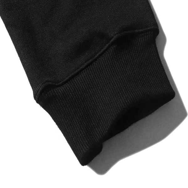 Равнина осени случайная покрасила простую фуфайку шеи экипажа без клобука