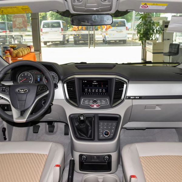 Сделанный в 2022 году JAC M4 2.0L СНГ Электрическое рулевое управление Евро VI Средне-Большой MPV 4 двери 7 мест