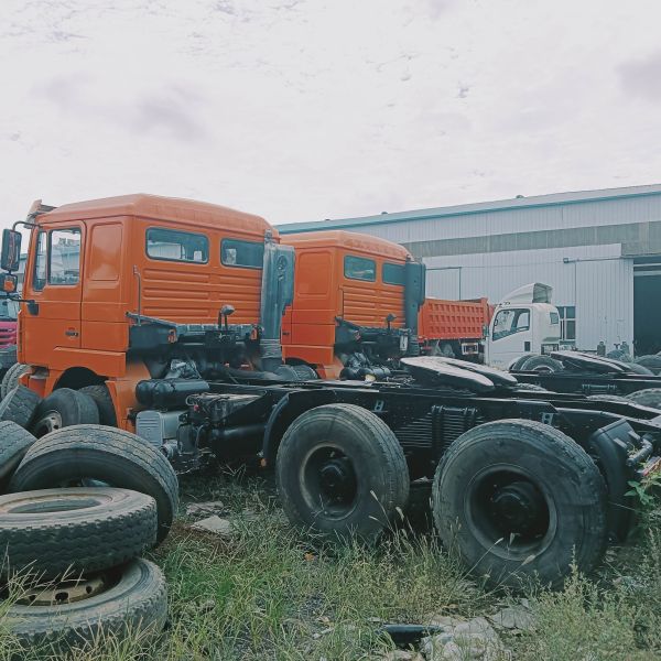 Heavy Used Tractor Trailer Trucks Sinotruck 6x4 10 Wheeler