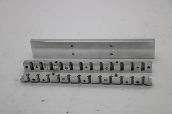 Lançador de molde de baume labial de cores duplas 12 furos 3-5 moldes / minuto