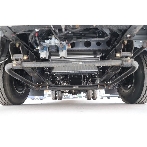 Second Hand Van Cargo Trucks Isuzu EC5 4×2 DRIVE MODE 127hp Cheap Cargo Trucks For Export