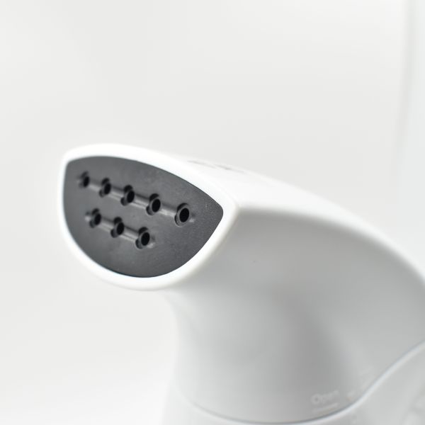 Электрическая штепсельная вилка ВДЭ двойной системы защиты 700В распаровщика одежды компакта утюга пара дома перемещения