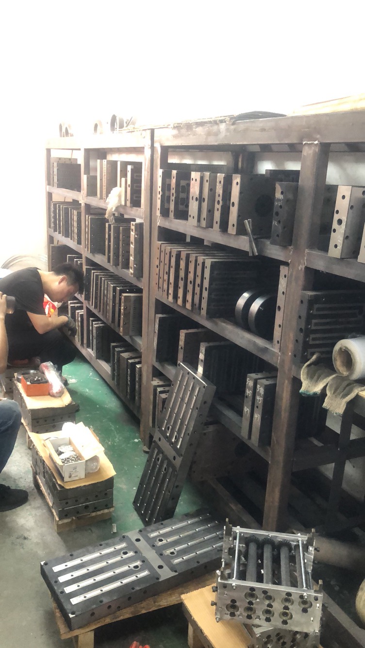 PA Nylon Plastic Extruding Molding Dies for Thermal Break Profile (ПА нейлоновый пластиковый экструзионный формовщик для профиля теплового разрыва)