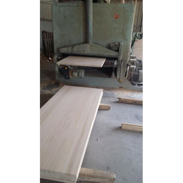 Tabla de madera de pino de taller tabla de pino sólida personalizable con densidad 480-550 kg/m3