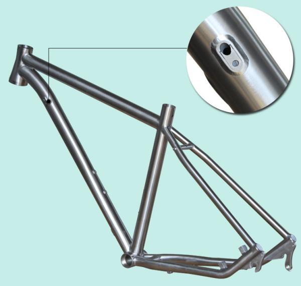 Quadro de bicicleta de liga de titânio para bicicleta de montanha Cablagem interna Absorção interna de choque do freio