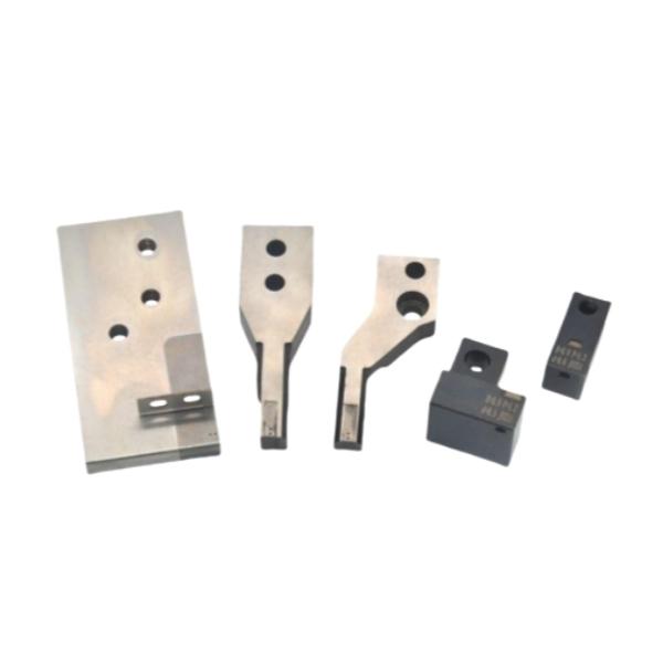 Máquina de bobina para clavos con juegos de troqueles de prepunzamiento, cabezal de prensa de arco, tijeras, cuchilla de acero de tungsteno