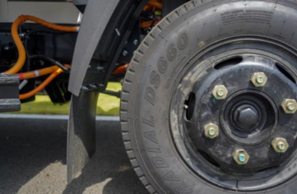 Caixa de carga grande 18m3 caminhões de carga elétricos EV contêiner fechado caminhão leve