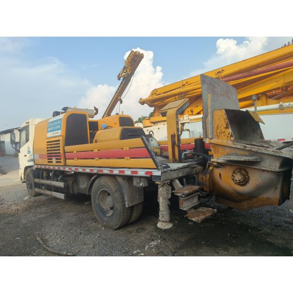 Bomba de línea de hormigón montada en camión Sany usada de 2012, maquinaria para hormigón, 90-18 MPa