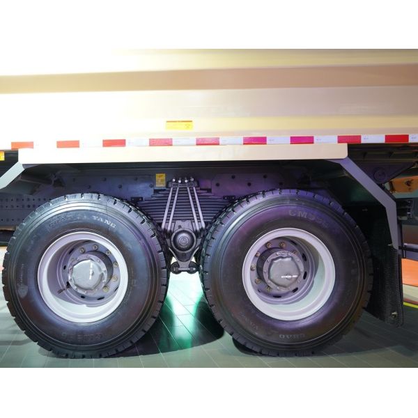 Lower Capacity Isuzu Forward Dump Tipper Truck for Small-Scale Construction Projects