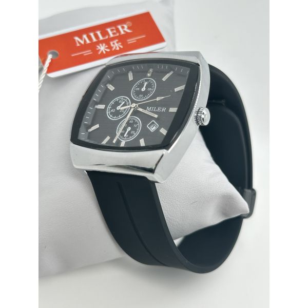 Durable And Elegant Men's Quartz Wrist Watch With Leather Band