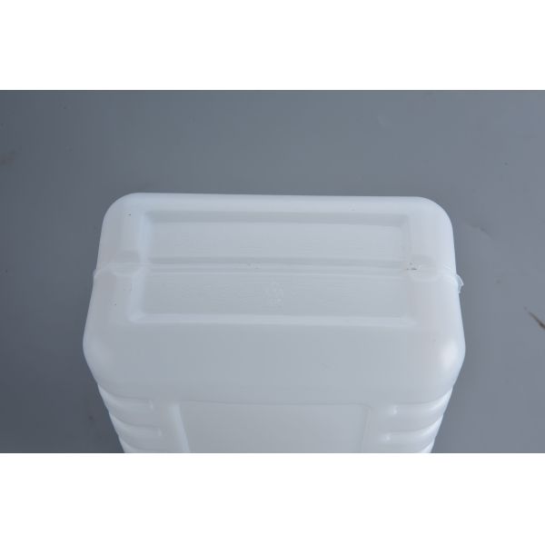 2L Plastic Jerry Can With Tight Head And Screw Lid 160g Tare Weight 2mm Wall Thickness