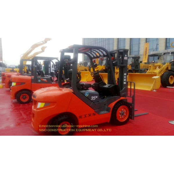 Приведенная в действие дизельная платформа грузоподъемника 3,8 высота 3800мм грузоподъемника ФД38 Макса тонны поднимаясь