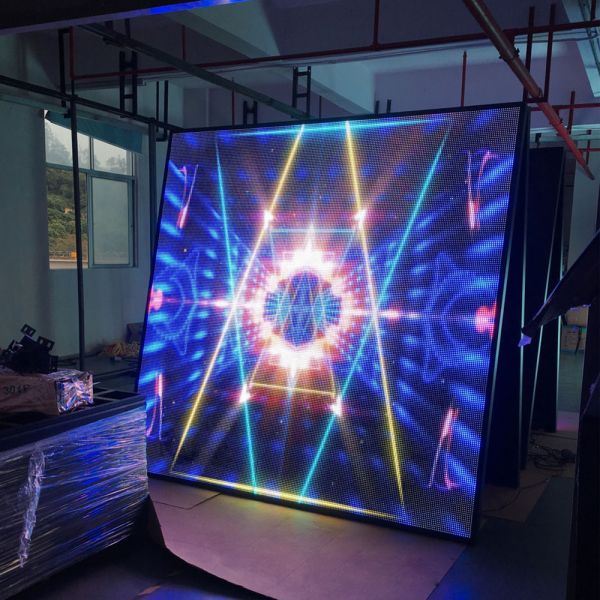 Периметр футбольного стадиона кубка мира P10 привел видео- стену