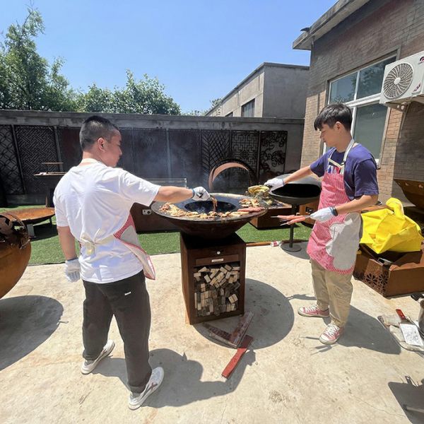 Customized Steel BBQ Grill With Removable Ash Catcher And Rusted