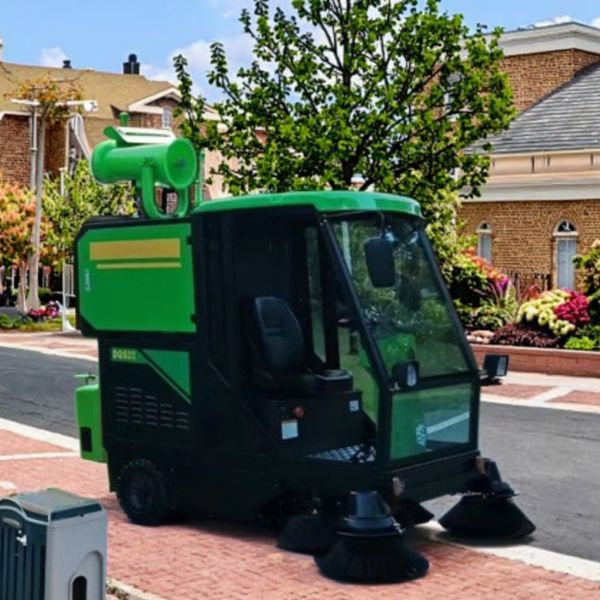 DQS20  78.7 inch Cleaning Width Fully Enclosed Sweeper with fog cannon machine