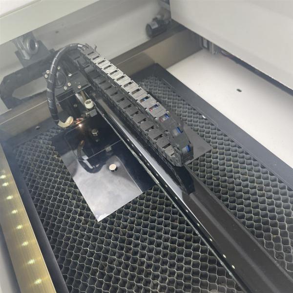 Daqin Screen Protector Laser Cutting Machine For Mobile Privacy Protector 700W 50Hz