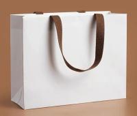 Sacs d'emballage personnalisés pour les magasins de vêtements Sacs cadeaux de vacances Sacs en papier imprimés en couleur pour la publicité d'entreprise