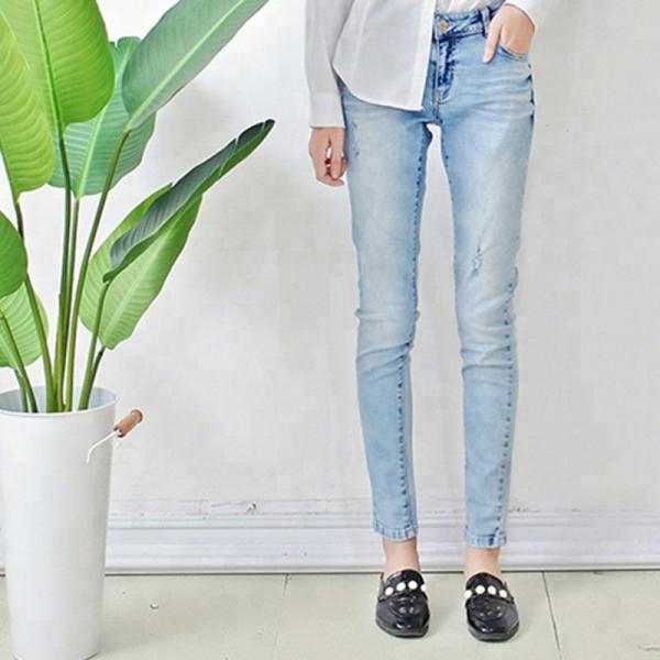 Bulk order china cheap price branded women jeans light blue fancy design ladies skinny jeans