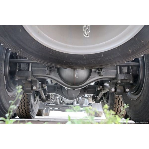 Building Material Shops Used SinotruK HOWO T5G 340HP 8X4 7.37 Square Concrete Mixer Truck