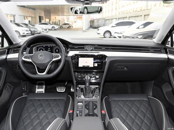 116KW Total Motor Power 2022 Magotan Plug-in Hybrid GTE Luxury 4-Door 5-Seater Vehicle