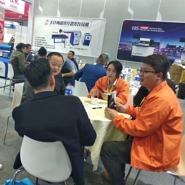 Ejon W40 High Street Signage Dobladora de Letras Gigantes con Luces 3D CNC-гигантская изгибающая машина