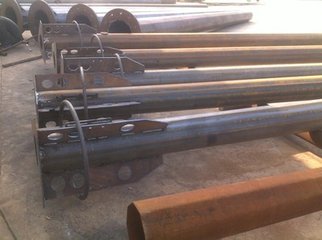 Poste de luz de calle galvanizado en caliente Q345 con doble brazo