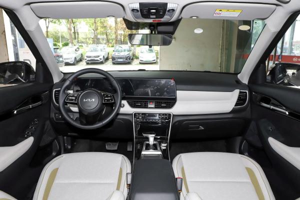 2023 2024 KIA Seltos 1.5L CVT Automóvil de gasolina 2WD Automático de aire acondicionado 4 cilindros de combustible asequible
