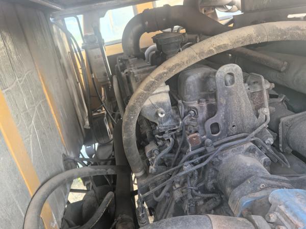 2013 XCMG grúa usada, el XCT100, tiene un boom de 64 metros, un jib de 18 metros, un contrapeso de 31 toneladas, 3540 horas de operación, y 26.369 Km de kilometraje.