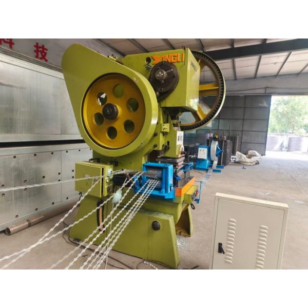Border Defence BTO-22 Razor 11 Strips Razor Barbed Wire Machine