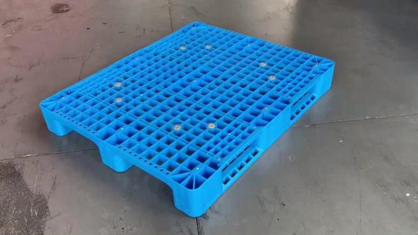 1100*1100*150mm Heavy Duty 3 Runners Open Deck Racking Plastic Pallet wholesale