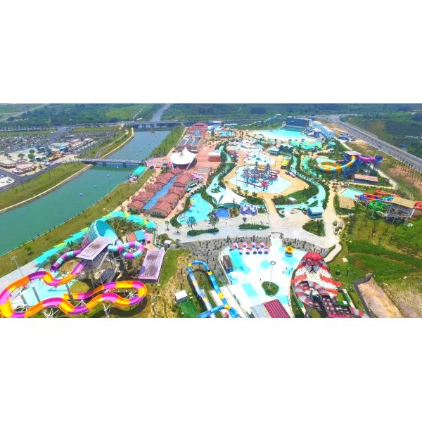 Красочные водные горки бассейна спортивной площадки Aqua
