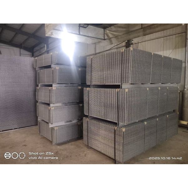 Hot Dipped Galvanized 1/2 Inch Welded Wire Mesh for Chicken Coop Vegrtables Garden and Home