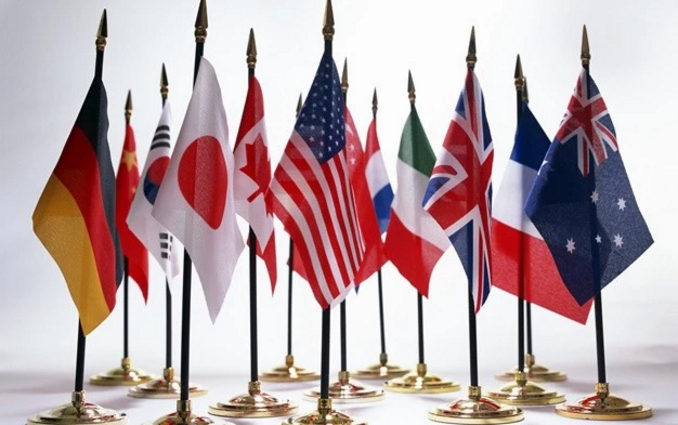 Silk Screen Printing International Mini Flags 21*14cm OEM Offered Decorative Type